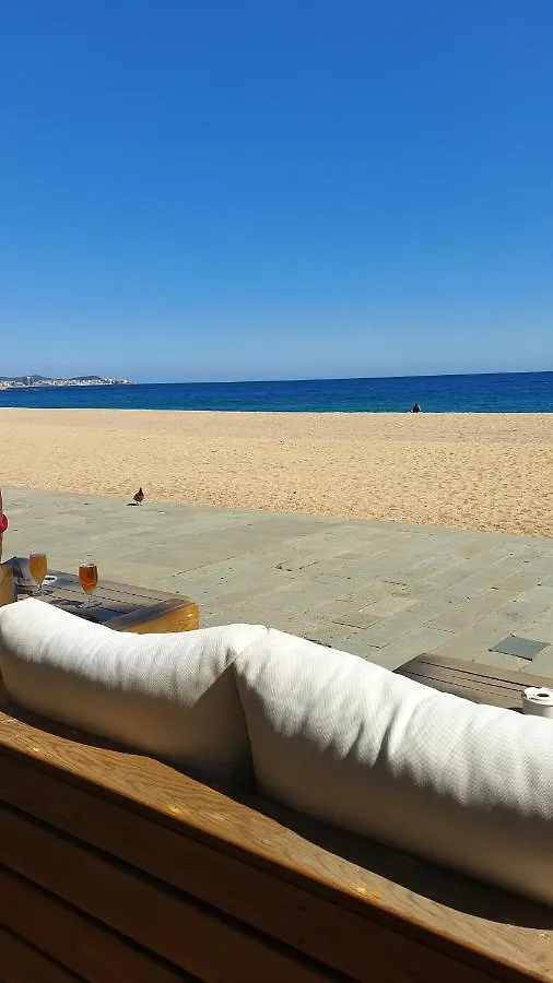 Les Vagues Au Balcon Apartamento Ampuriabrava 0*,
